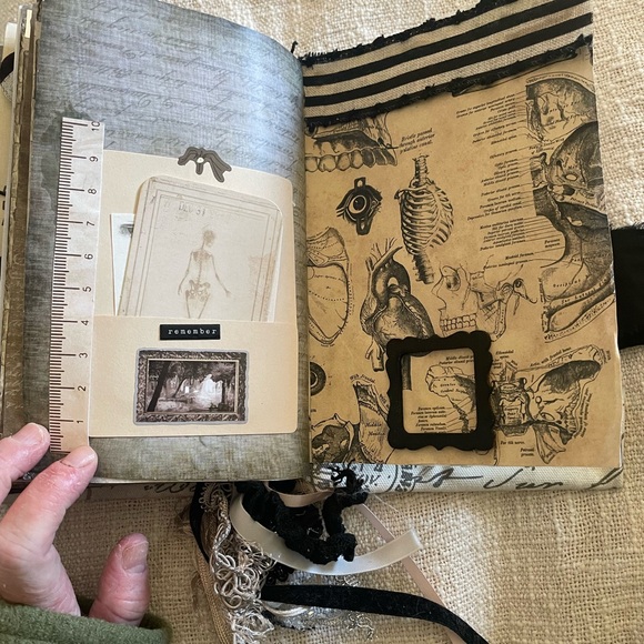 Haloween Junk Journal Homemade. 54 pages. 5x7 - Picture 12 of 15